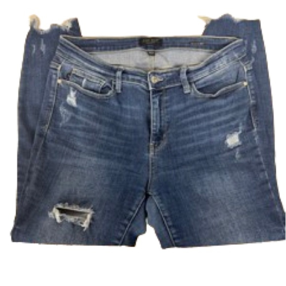 Judy Blue Distressed Boyfriend Jeans in Classic Blue